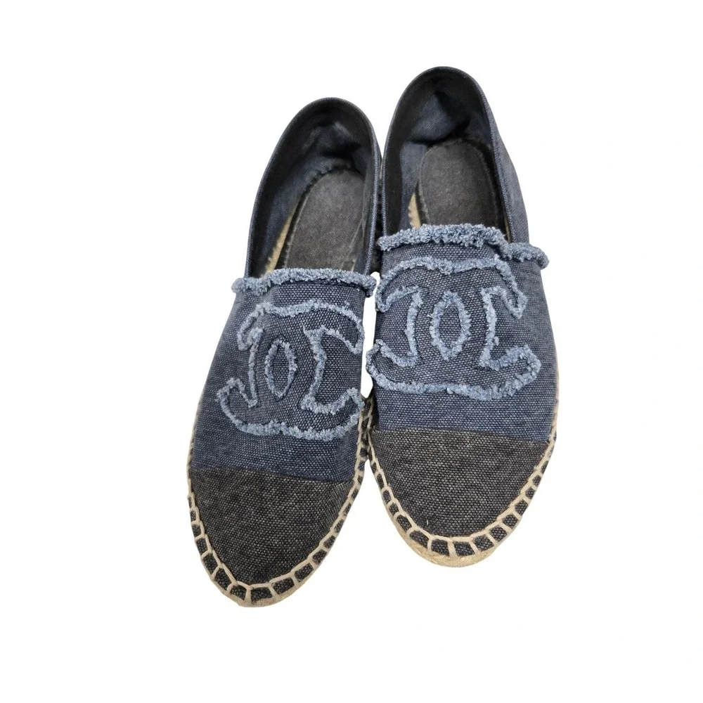 Chanel CC Logo Denim Espadrilles Blue Black Frayed Canvas Flats Size 39 US 7.5-8